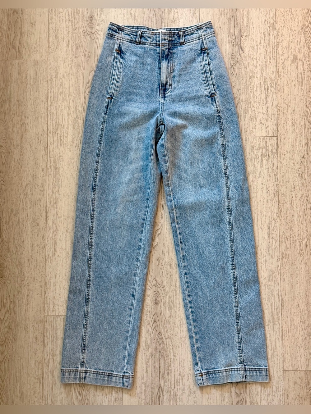 Habitual NWT High-Rise Martingale Straight Leg Jeans w/ Cinched Back. Size 0/25